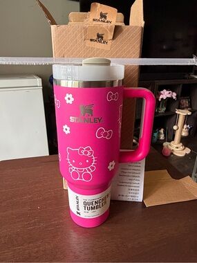 Stanley Bright Pink Hello Kitty Quencher Tumbler with Handle